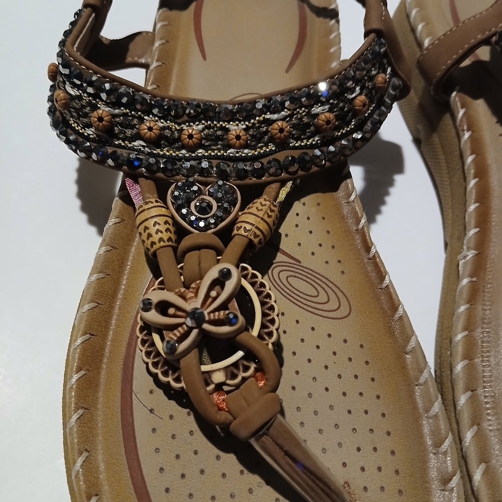 Unbranded Cute Slip On Sandals. Beaded And Sequin Decorations. Size 7.5 - Picture 4 of 6